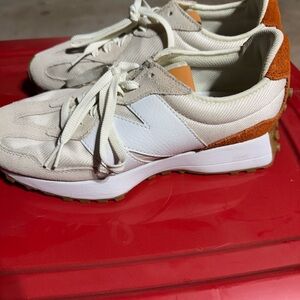 New Balance Women's 327